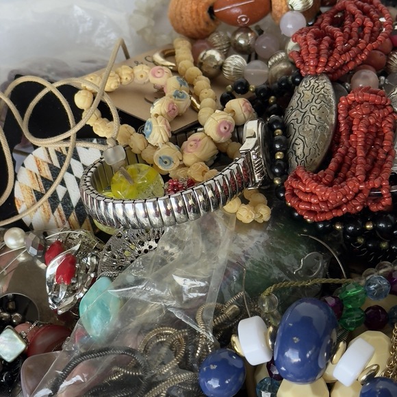 4 Lb Mixed Jewelry Modern Vintage crafter lot mismatched broken Some Wearable - Picture 5 of 7